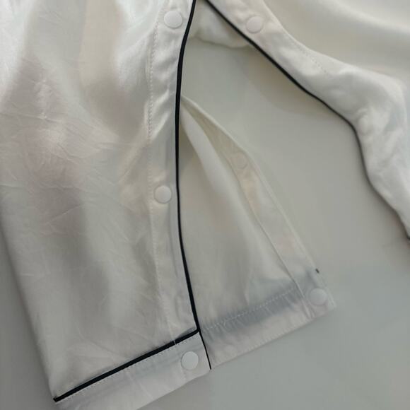 Silk blend pajama size 9-12 months unisex white w/black trim - Picture 8 of 11